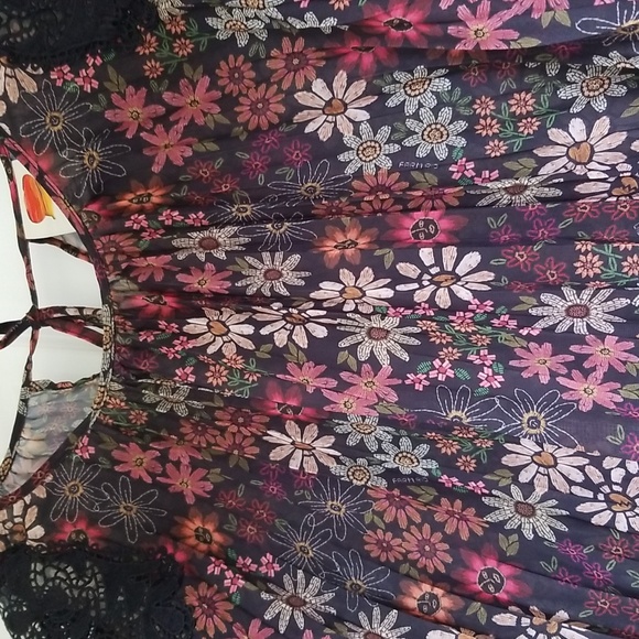 Farm Rio Long-Sleeved Pleated Blouse - Picture 5 of 13